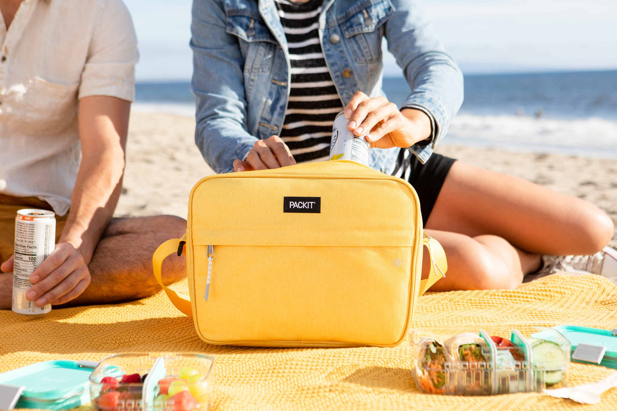 freezable-zuma-15-can-cooler-n5 2022_Lifestyle_Zuma-15-Can-Cooler_Lemonade_30_Lores.jpg