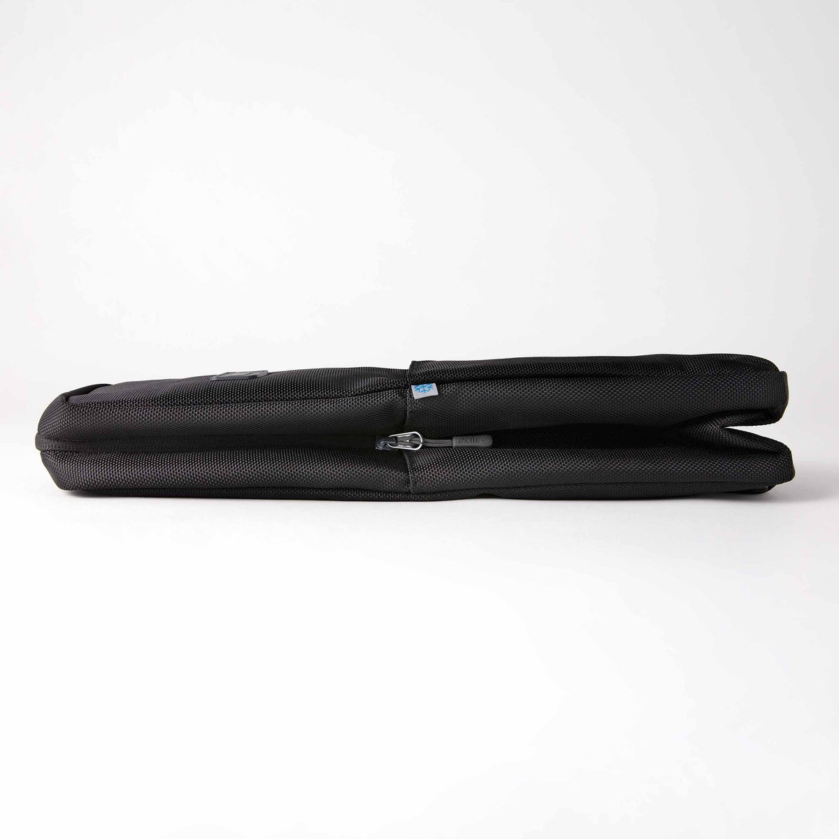freezable-wine-carrier-q9 freezable-wine-carrier-black-ecofreeze-plus-flat.jpg